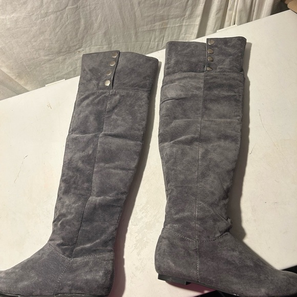 Chinese Laundry flat gray suede boots snap sides size 5.5 NWT - Picture 5 of 5